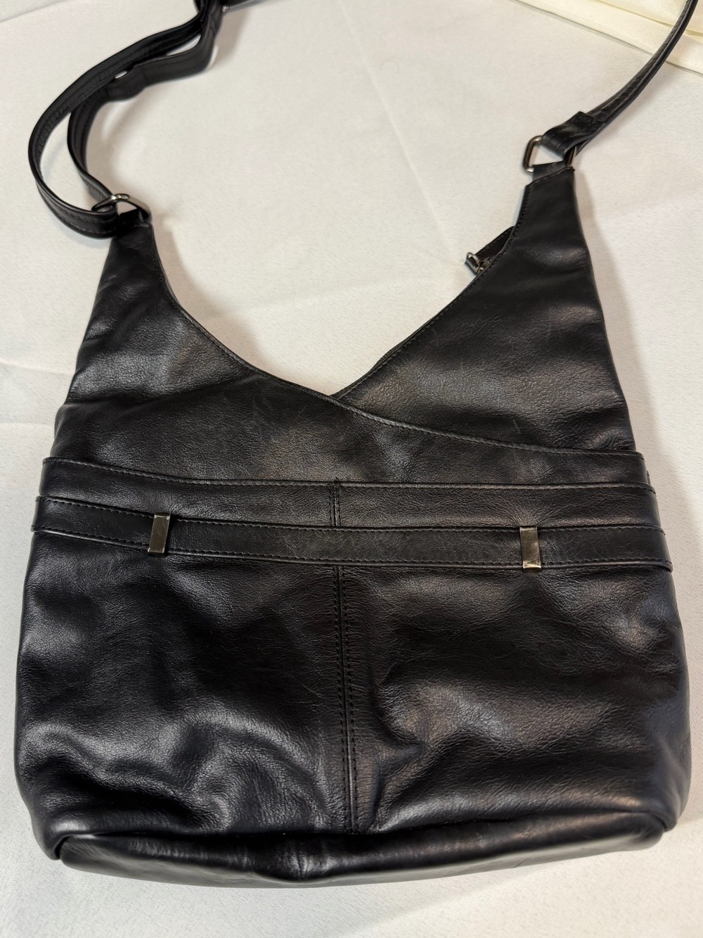 Via Roma Black Leather Shoulder Hobo Bag V Cut Top Adjustable Strap Multi Pocket